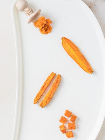 baby tray with different methods of swerving sweet potatoes for baby led weaning.